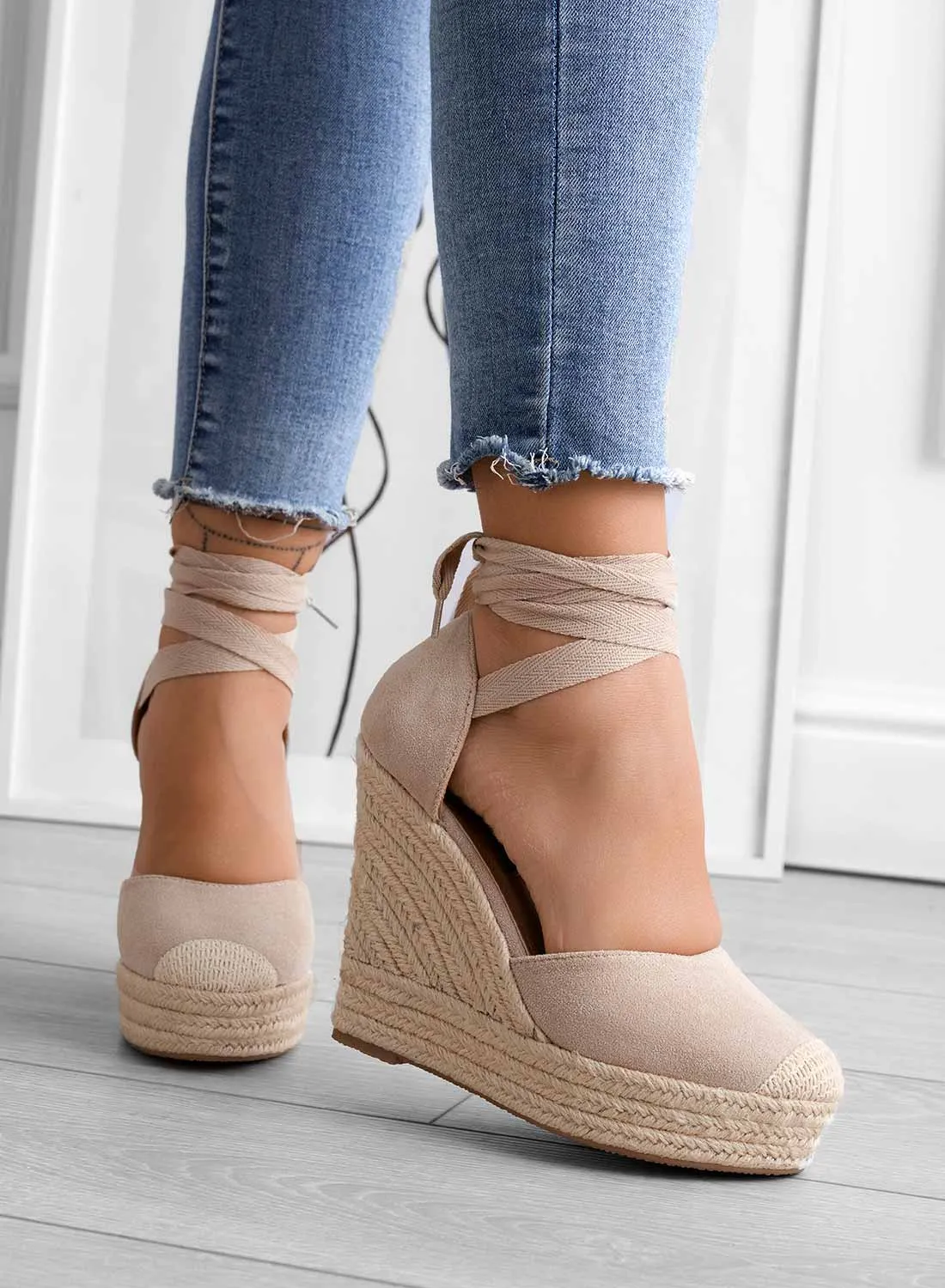 AMBRA - Espadrilles Alexoo beige con zeppa in corda e laccio